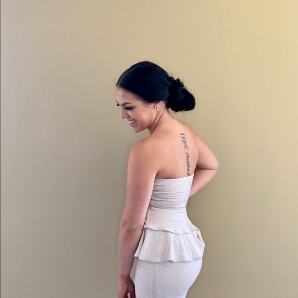 XS strapless and sparkly mini prom dress - Picture 3 of 3